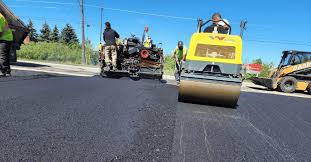 Best Asphalt Driveway Installation  in Lake Lifornia, CA